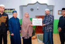 Bupati Buteng Salurkan Bantuan Keagamaan dan Serahkan SK Imam Masjid di Lako