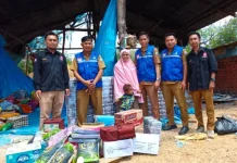 Dinsos Bombana Salurkan Bantuan Korban Kebakaran desa Timbala Poleang Barat