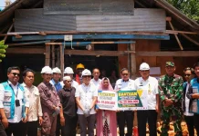 Bupati Kolaka Letakkan Batu Pertama Program Bedah Rumah Bakti Kejaksaan