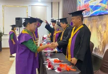 28 Lansia Ikuti Wisuda Program Standar 2 di Kendari