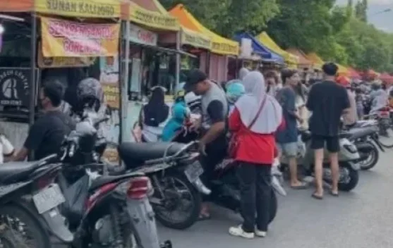 Jajanan Sore Dadakan Tambah Penghasilan Warga