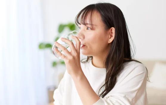 Dokter Ingatkan Risiko Minum Air Berlebihan bagi Ginjal
