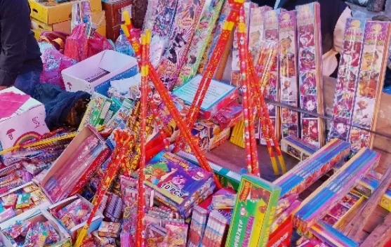 Pedagang Petasan Andalkan Rezeki Musiman