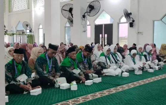 Bupati Afirudin Mathara Lepas Keberangkatan Calon Jamaah Haji Buton Utara