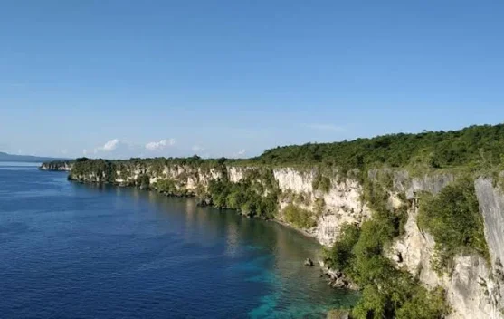 Tebing Labulengke, Pesona Alam Eksotis di Pulau Kadatua