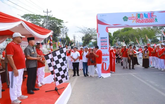 Gubernur Sultra Buka Fun Walk Kebangsaan, Meriahkan HUT ke-81 RI
