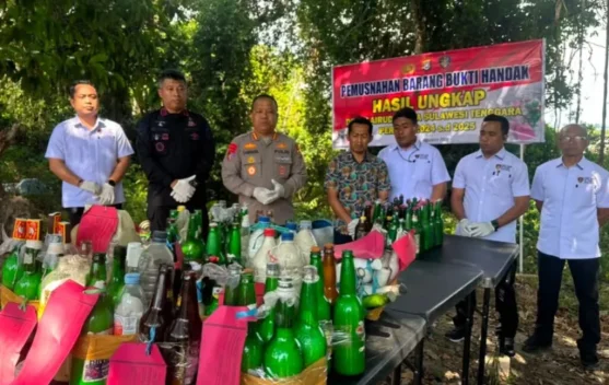 Ditpolairud Polda Sultra Musnahkan 85 Botol Bom Ikan