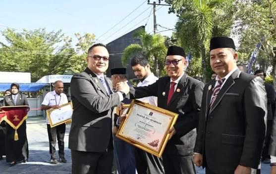 Pemkab Kolaka Timur Terima Penghargaan dari Kemenkum Sultra
