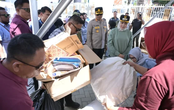 ASN di Kota Kendari Membawa,Memilah, Menyerahkan Sampah Anorganik di Bank Sampah