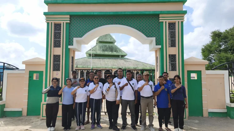 Lapas Kelas III Baa Bersihkan Masjid Sambut Ramadhan