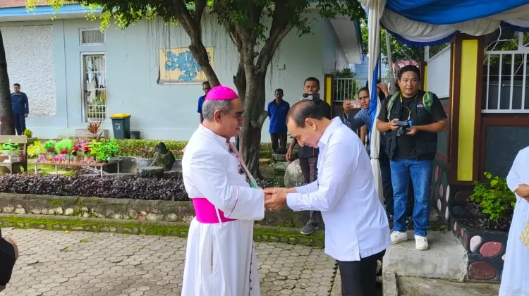 Uskup Agung Kupang Rabu Abu Tanda Pertobatan