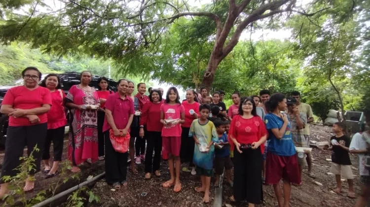 Komunitas X Timor Timur Berbagi Kasih untuk Pemulung di Kota Kupang