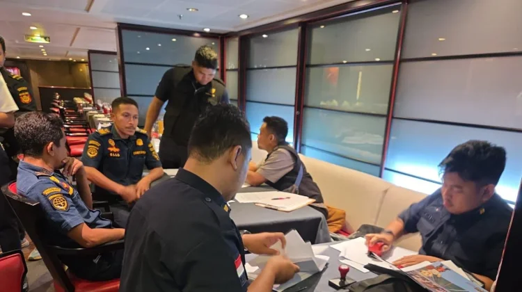 Imigrasi Labuan-Bajo Pastikan Pemeriksaan Kapal Pesiar Berjalan Lancar