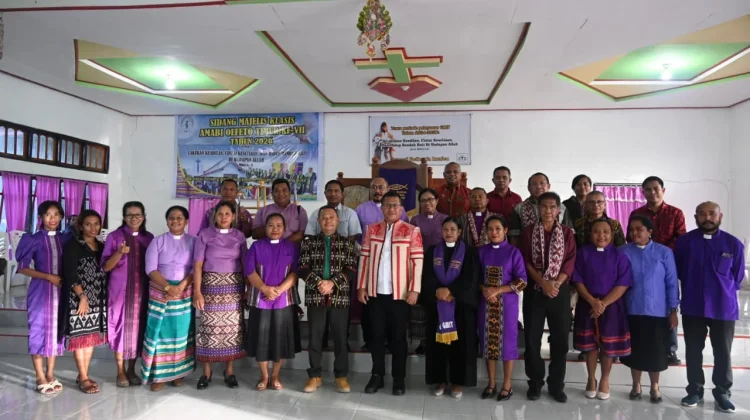 Bupati Kupang Hadiri Pembukaan Sidang Majelis Amabi Oefeto