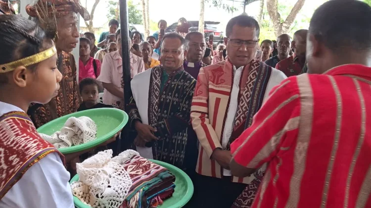Bupati Kupang Hadiri Pembukaan Sidang Klasis Amabi Oefeto