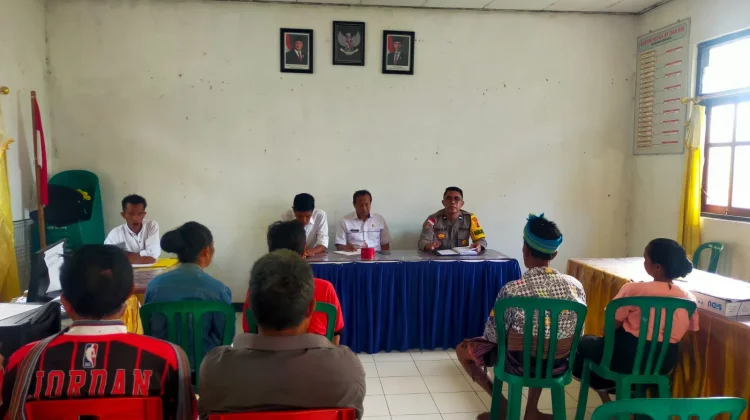 Bhabinkamtibmas Mediasi Sengketa Tanah Di Kelurahan Weekarou