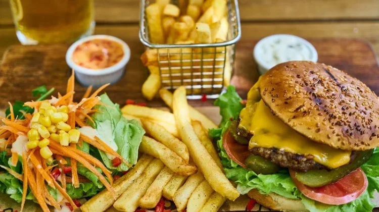 Makanan yang Wajib Dihindari Penderita Darah Rendah