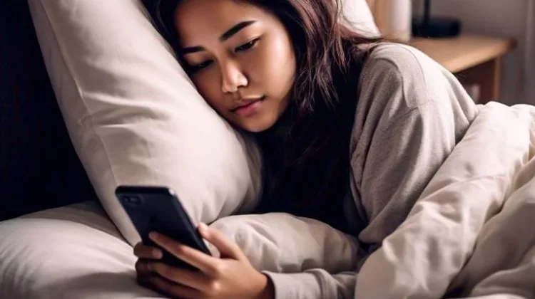 Dampak Bangun Tidur Langsung Membuka HP, Kebiasaan yang Perlu Diwaspadai