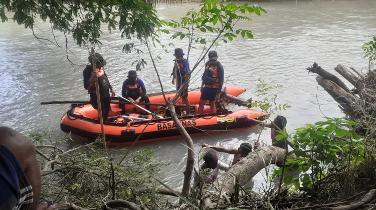 Tak Kunjung Pulang, Tim SAR Sisir Sungai Mondu