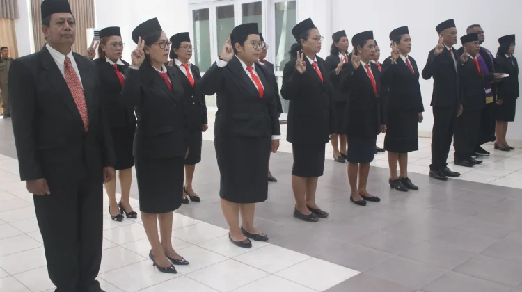 Wakil Bupati Kupang Kukuhkan 13 Pejabat Administrator