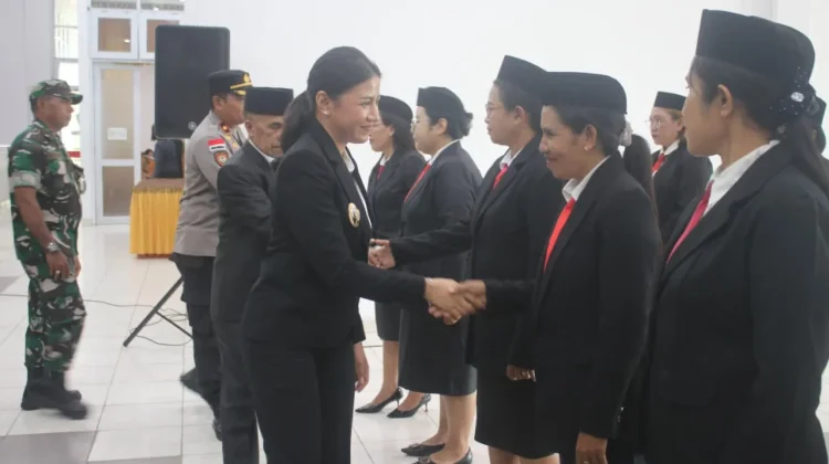 Wabup Kupang Lantik 13 Pejabat, Tegaskan Sistem Merit
