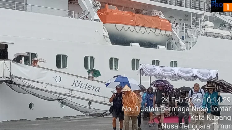 Peserta Tour Kapal Pesiar Mewah Oceania Riviera Singgah di Kupang