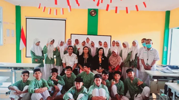 Edukasi Kesehatan Remaja di MTs Negeri Kupang Tekankan Reproduksi dan Gizi