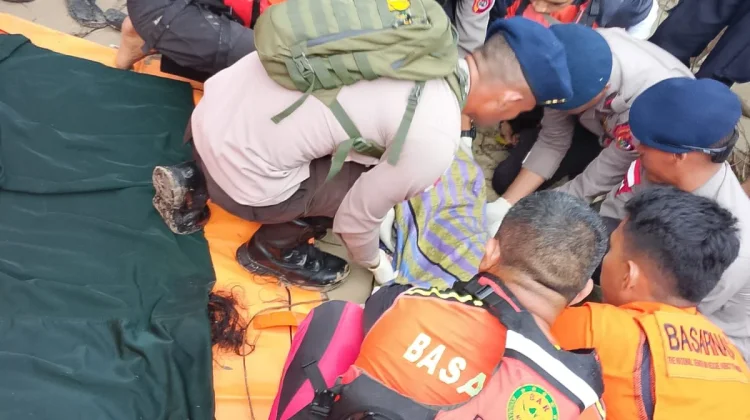Hilang di Sungai Mondu, Seorang Wanita Ditemukan Tewas