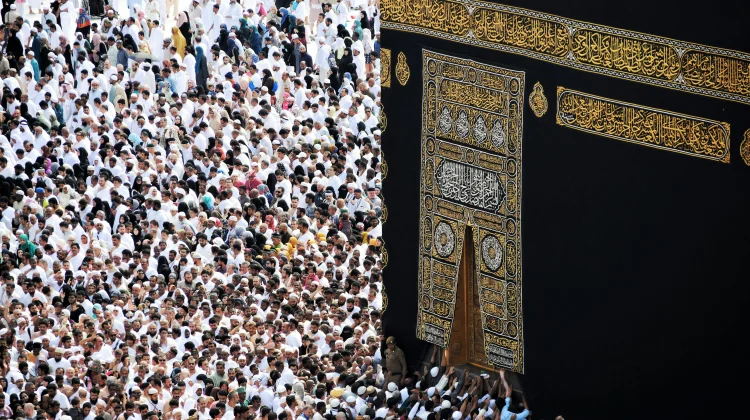 Sholat yang Pahalanya Setara dengan Umrah dan Haji