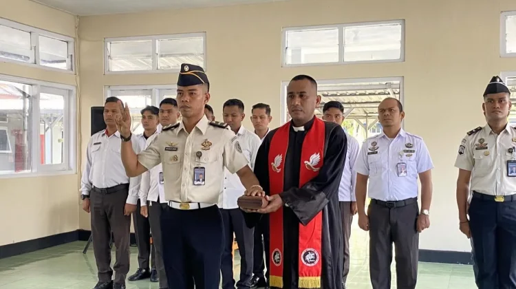 Kalapas Waikabubak Lantik PNS Poltekip Angkatan 55