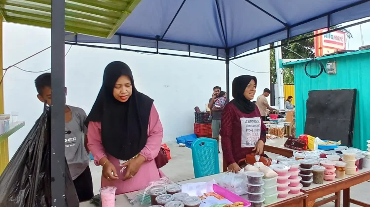 Penjual Takjil Mokdale Raup Berkah Ramadan