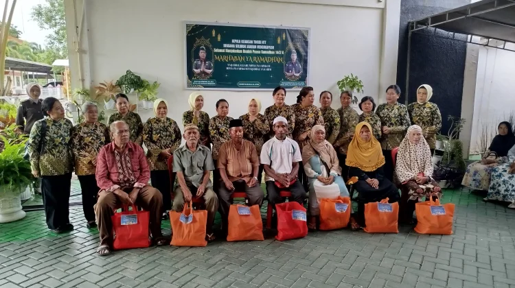 Jelang Ramadhan 1447H Kejati NTT Bagi 256 Sembako