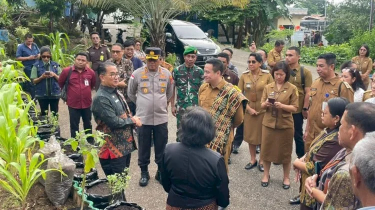 Dirjen Polpum Kemendagri Tanam Pohon di Rumah Ibadah