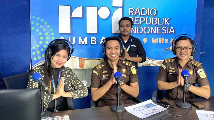 Program Jaksa Menyapa di RRI Sumba Bahas Hukum