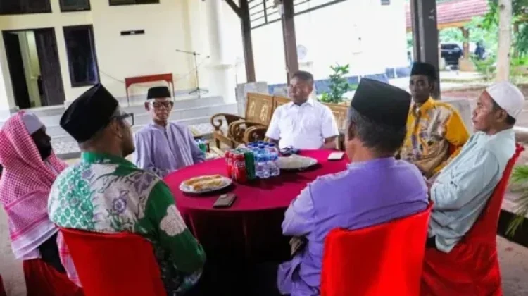 Umat Muslim Silaturahmi Bupati Rote Ndao