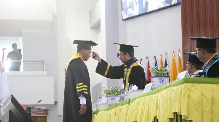Wagub NTT Kantongi Gelar Doktor Ilmu Administrasi di Undana