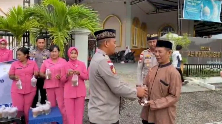 Safari Ramadan, Polres Rote Ndao Berbagi 200 Takjil