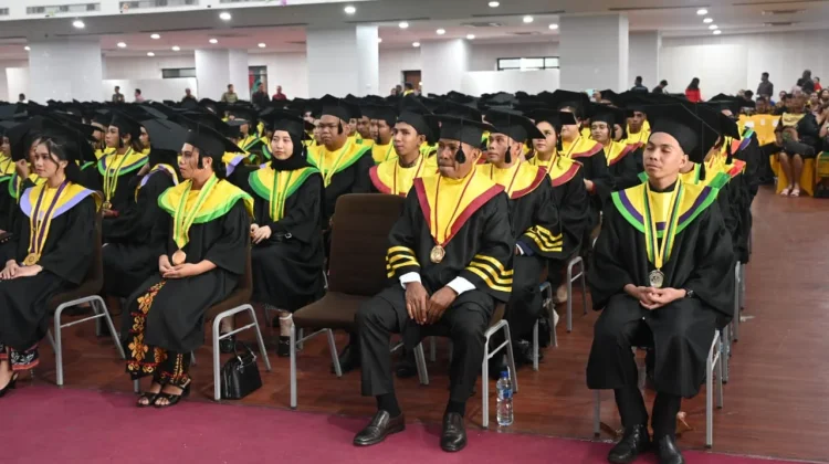 Bupati Kupang Hadiri Wisuda UNDANA, Tekankan Kontribusi Lulusan bagi Daerah