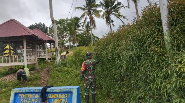 Wujudkan Desa Berseri Babinsa Bersama Warga Gerakan Kebersihan
