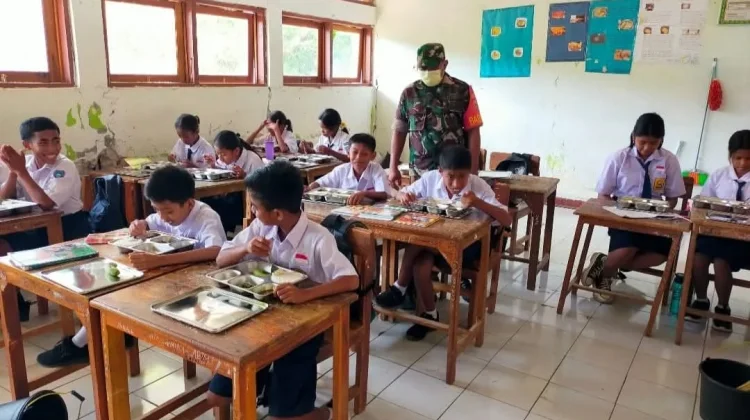 Babinsa Pantau MBG untuk 3.040 Siswa