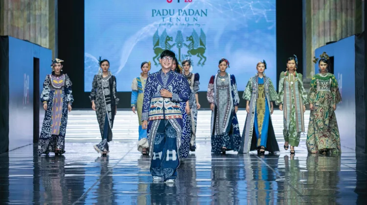 Desainer Erwin Yuan Sukses Tampilkan Tenun NTT di JFP 2026