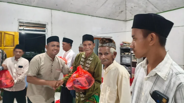 Safari Ramadhan: Buka Bersama dan Penyerahan  Santunan di Tana Righu Sumba Barat