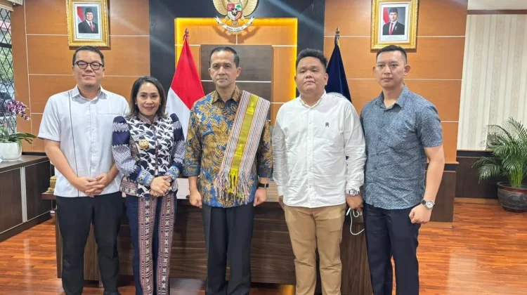Bupati SBD Kawal 200 Rumah Transmigrasi Lokal