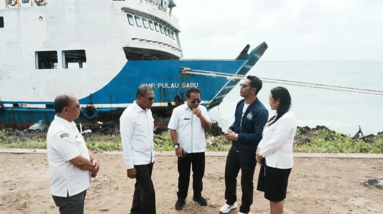 Wagub NTT Tinjau Kapal Karam di Gua Monyet