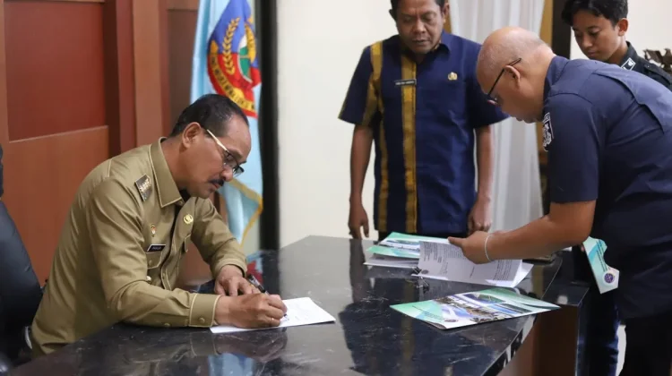 Bupati Sumba Tengah Teken Hibah Pengembangan Pelabuhan Kapulit