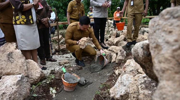 Peletakan Batu Pertama Pembangunan Pastori  Jemaat Hosana Sungkaen