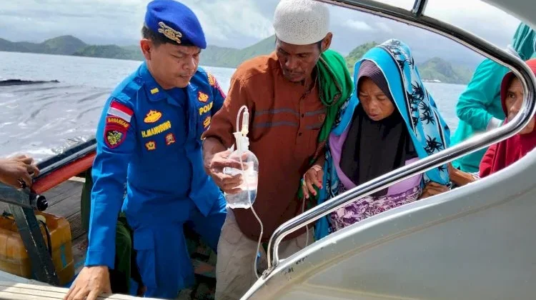 Polres Manggarai Barat Evakuasi Ibu Hamil Kembar