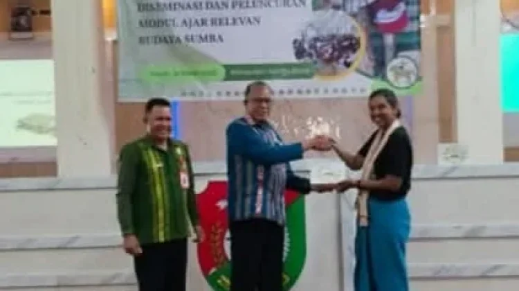 Wabup Sumba Barat Resmikan Modul Ajar Kontekstual Berbasis Kearifan Budaya Sumba