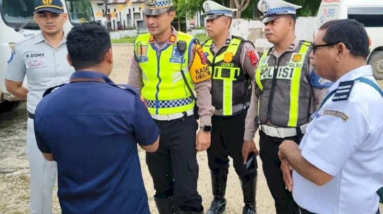 Ramp Check Bus Damri, Polres Sumba Timur Pastikan Mudik Aman