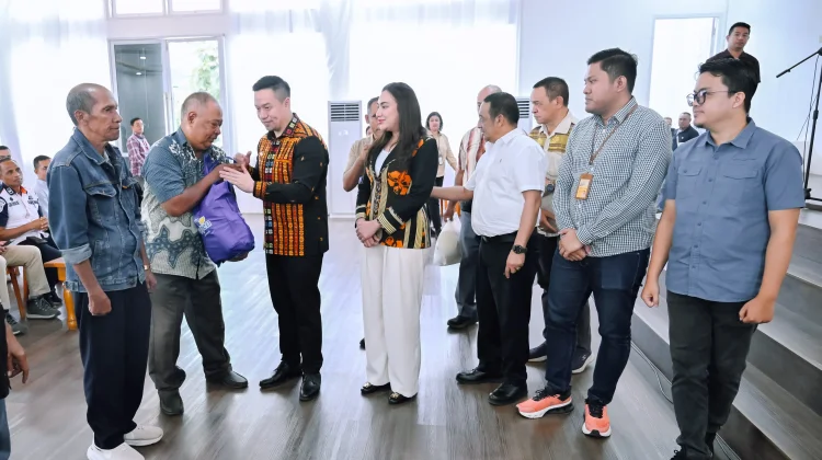 Pemkot Kupang Salurkan Bantuan Beras Minyak  Gula Pasir